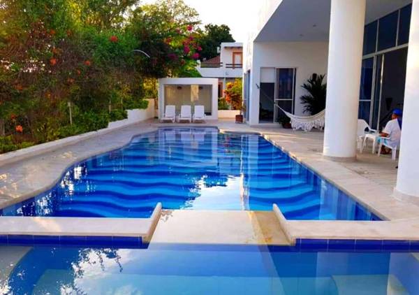 Casa con Jacuzzi y Piscina Privada en Condominio el peñon Girardot