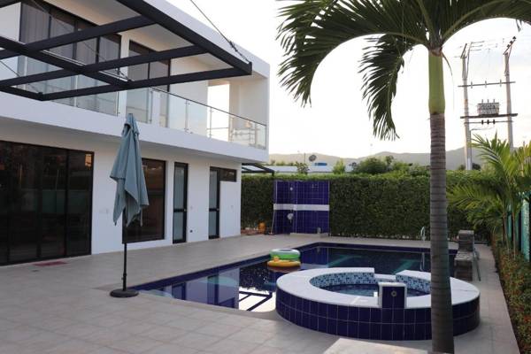 Hermosa casa con piscina y jacuzzi privado