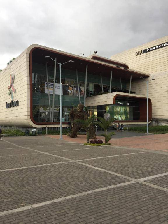 Apto cerca del CC Titan Plaza 102