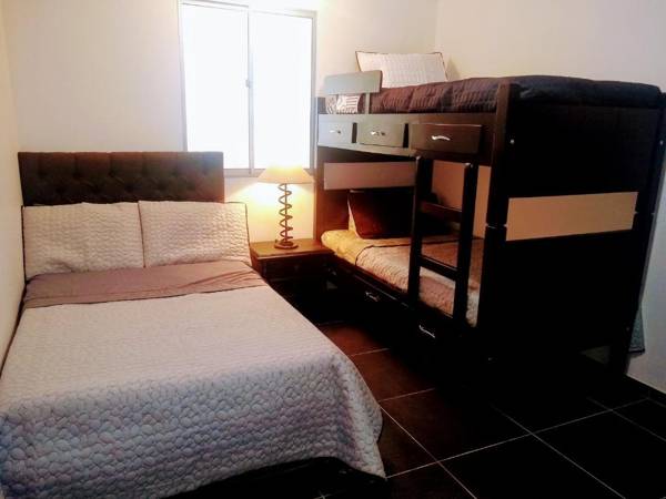 Alojamiento "Cómo en CASA" cerca al Aeropuerto!!