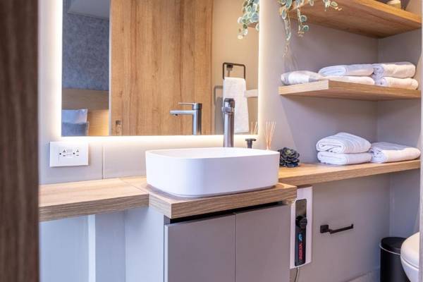 ICON 100 Luxury Apartasuites