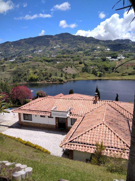 CASA DE CAMPOEL PEÑOLGUATAPE-desayuno solo pareja