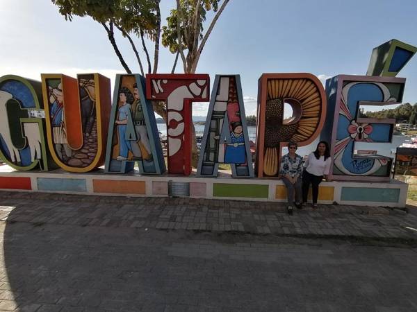 Hermoso apartamento cómodo y tranquilo cerca a todo en Guatapé por días