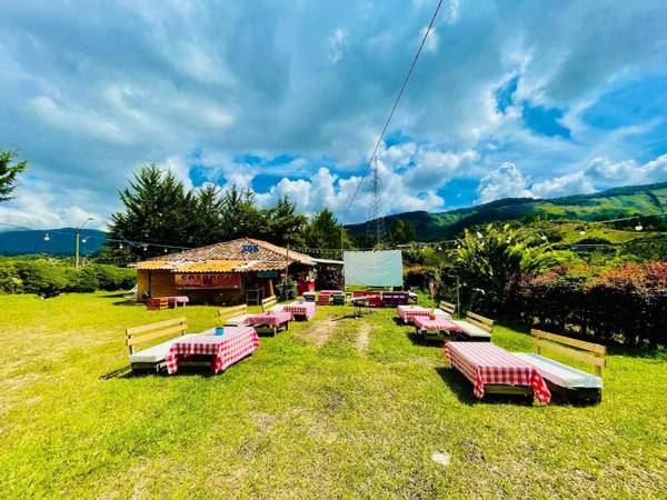 Casa Roja Parche Campestre - Hospedaje Guatapé
