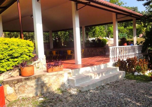 Finca Campestre Vacacional Anapoima con Piscina Privada