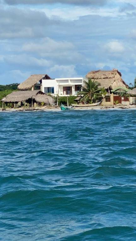 Luna Roja casa Frente al Mar y glamping