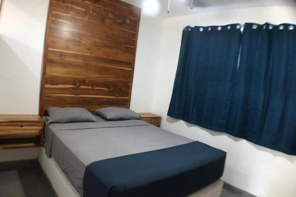 PAVONES Modern CONDO Close to SURF Hot H20 WIFI AC Laundry