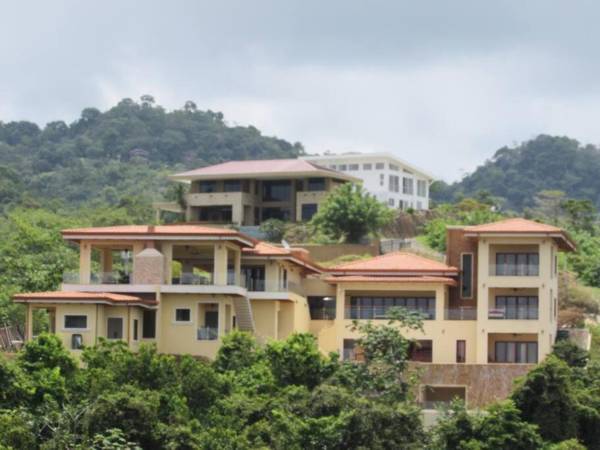 Casa Amarillo Jaco Beach Costa Rica