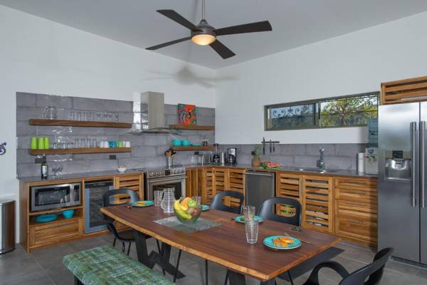 Secret Mountain Top 3BR Casa Colibr with Jungle Views Private Pool BBQ