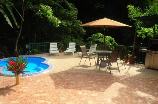 Casa Macaw Jungle Cabin w Private pool Wifi and AC