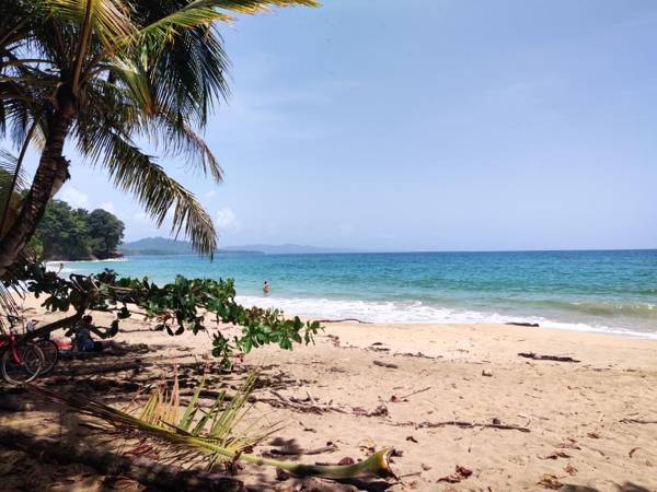 El Caracol Azul Punta Uva Beach