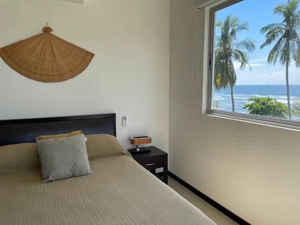 BEACHFRONT APARTMENT Vistas de Bejuco