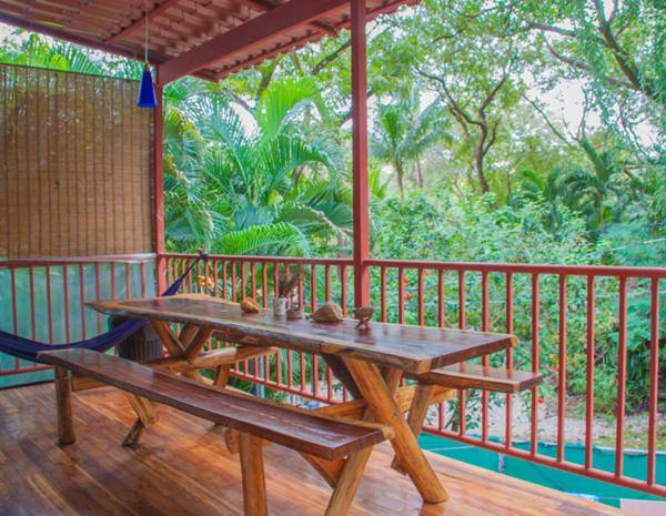 J Bay : Burnt Toast Surfcamp