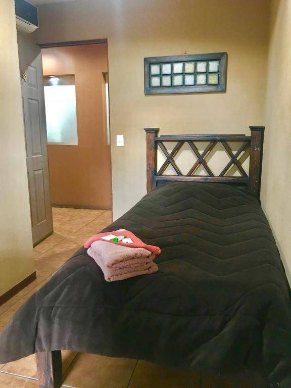 Melrost Airport Bed & Breakfast