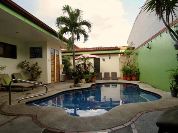 Hotel La Guaria Inn & Suites