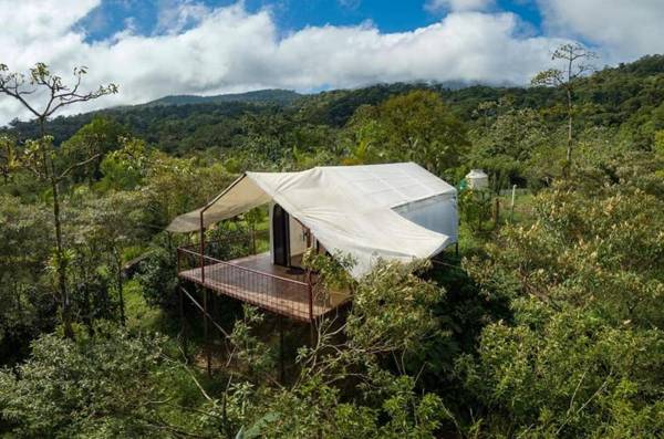Garza del Sol Glamping Río Celeste Buganvilia