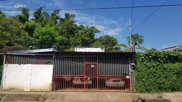 Hogar tico-estadounidense cerca de aeropuerto