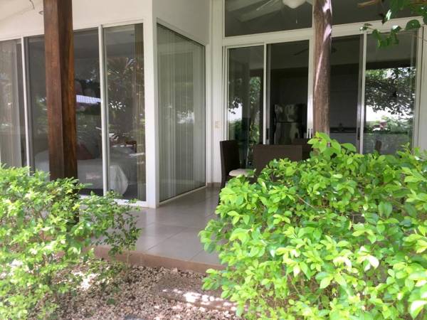 The Breeze Hotel & Villas