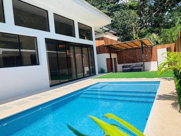Villa Koi ~ Brand NEW Villa ~ 2 Bedrooms with Pool