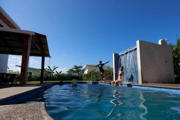 2 Comfortable New Villas Near Pacific Private Pool with Waterfall