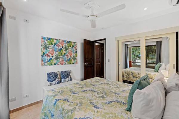 Colorful classy modern split level unit near beach in Coco with pool