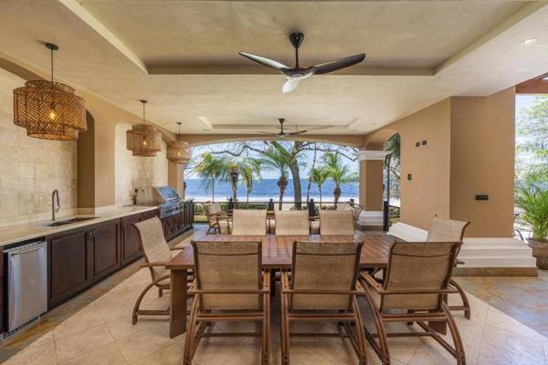 Extravagant beachfront mansion in Flamingo - second to none