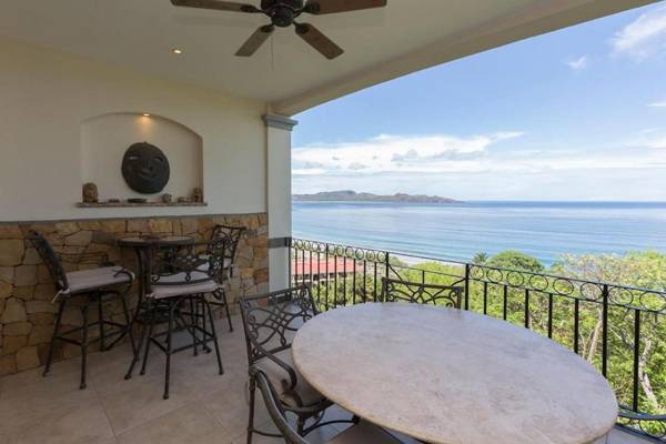 Luxury suite on 4th floor with pool and seemingly endless ocean views