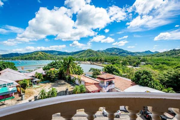 Birds-eye view of the ocean in nicely priced unit on top floor in Flamingo