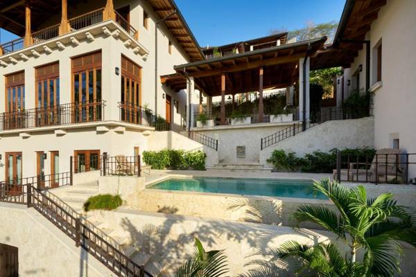 CASA ALOUATTA GUEST HOUSE