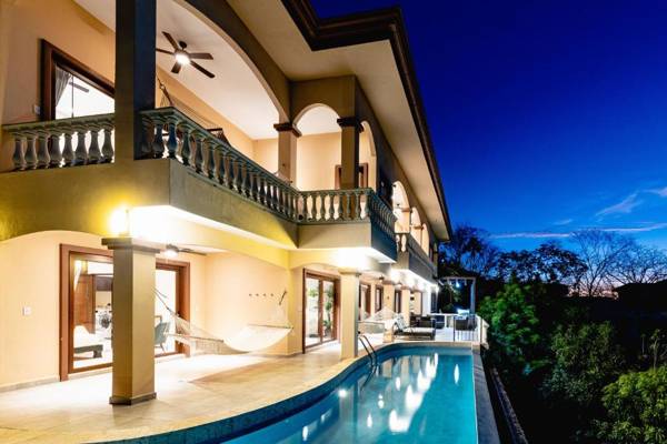 Luxurious 6 Bd Villa in Flamingo with Pool and Views