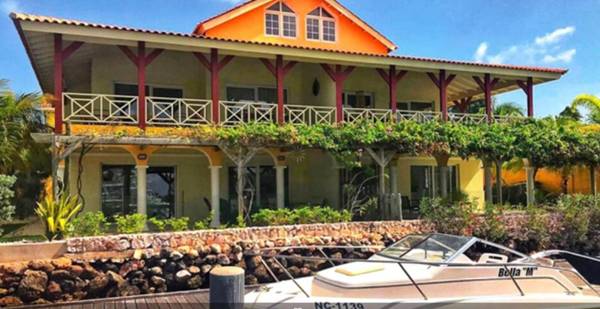 Harbor Club Waterfront Apartment