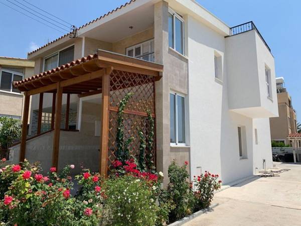 Beautiful Townhouse Near the Sea