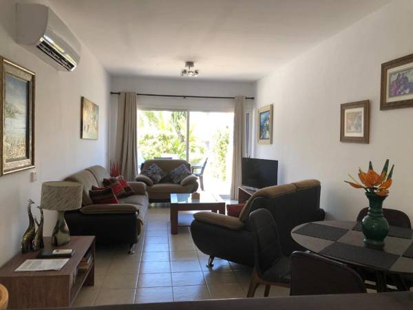 Spacious 2 bed groundfloor apartment in Limnaria Gardens