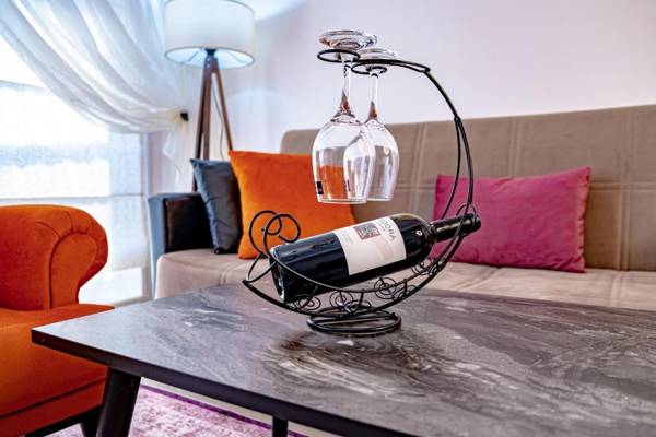 Luxury One-Bedroom Apartment with Private Garden Lukomorye E3