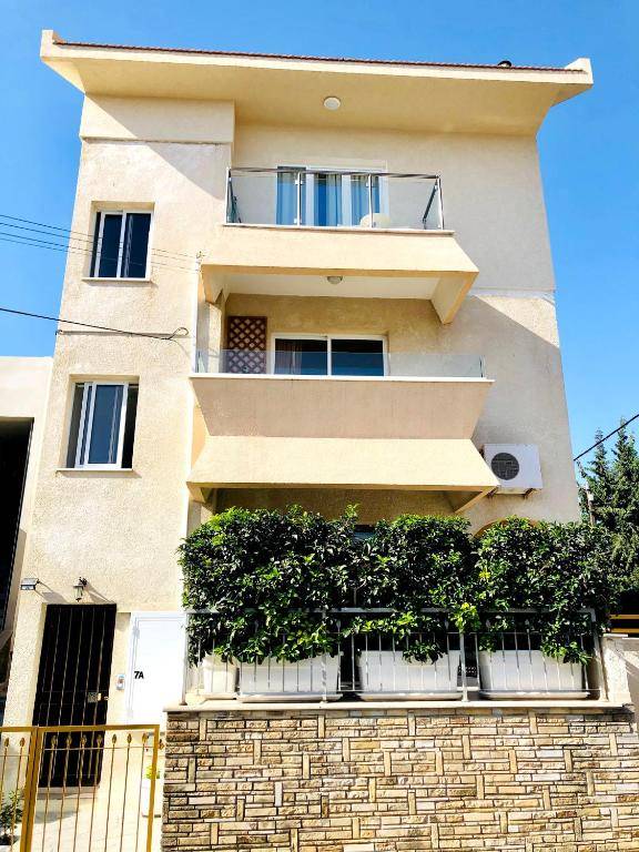 Silver Apartment 3