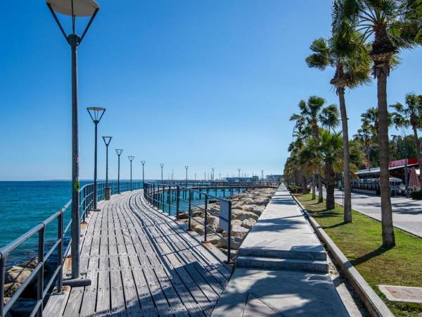 Central apartment with balcony views near the ocean in Limassol All yours