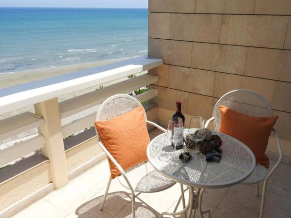 Lazuli Beachfront Apartment 253