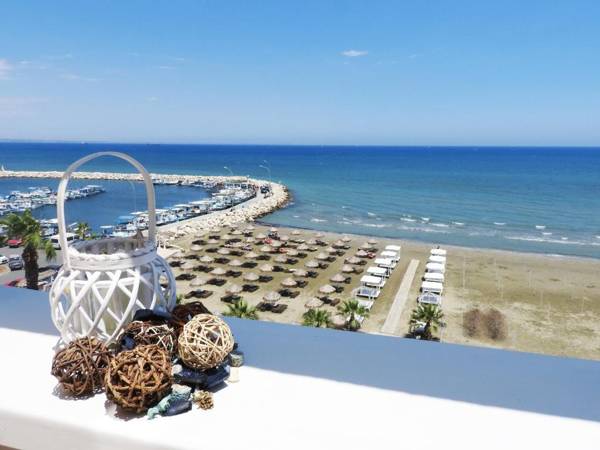 Lazuli Beachfront Apartment 253