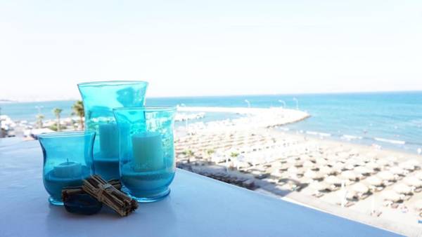 Lazuli Beachfront Apartment 144