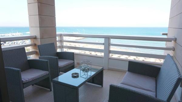 Lazuli Beachfront Apartment 144