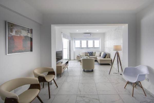 Larnaca Finikoudes Suite