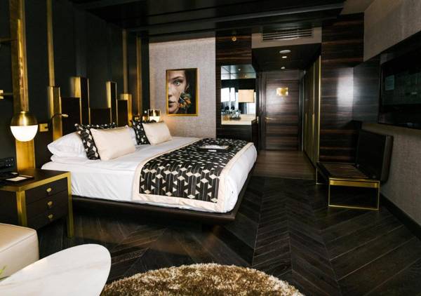 Rocks Hotel & Casino