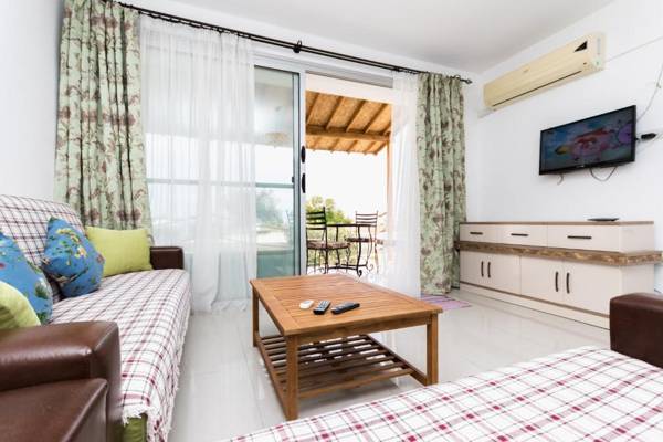 Luxury Three-Bedroom Apartment with Sea View A3