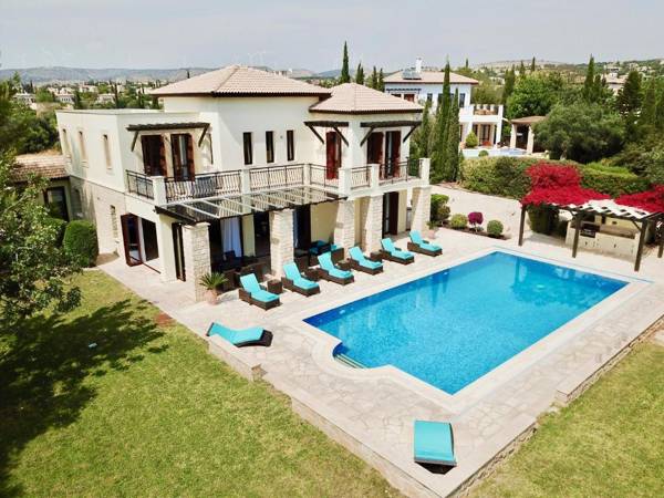 4 bedroom Villa Galinios with large private pool Aphrodite Hills Resort