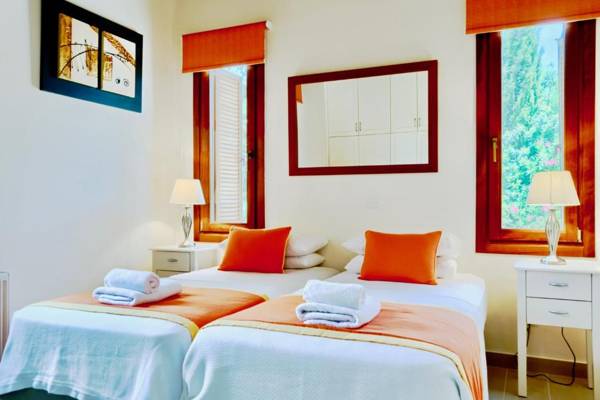 4 bedroom Villa Galinios with large private pool Aphrodite Hills Resort