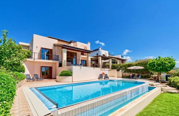 4 bedroom Villa Helidoni with private infinity pool Aphrodite Hills Resort