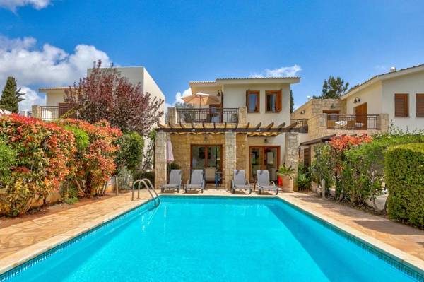 2 bedroom Villa Destu with private pool and golf views Aphrodite Hills Resort