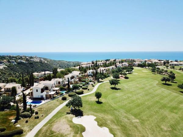 2 bedroom Villa Destu with private pool and golf views Aphrodite Hills Resort