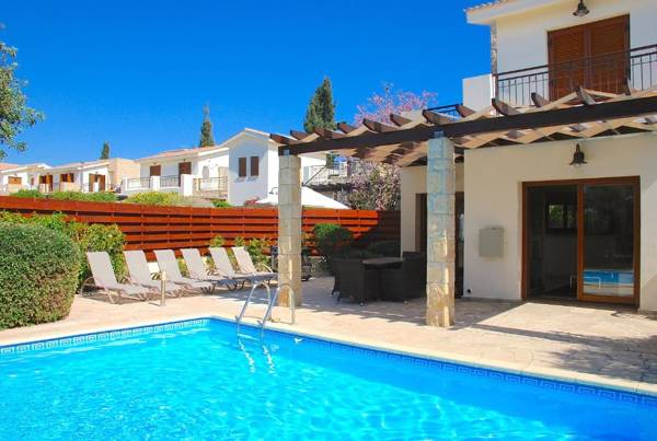 3 bedroom Villa Athina with private pool and golf views Aphrodite Hills Resort