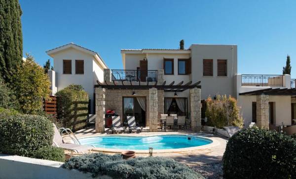 2 bedroom Villa Kornos with private pool and golf views Aphrodite Hills Resort